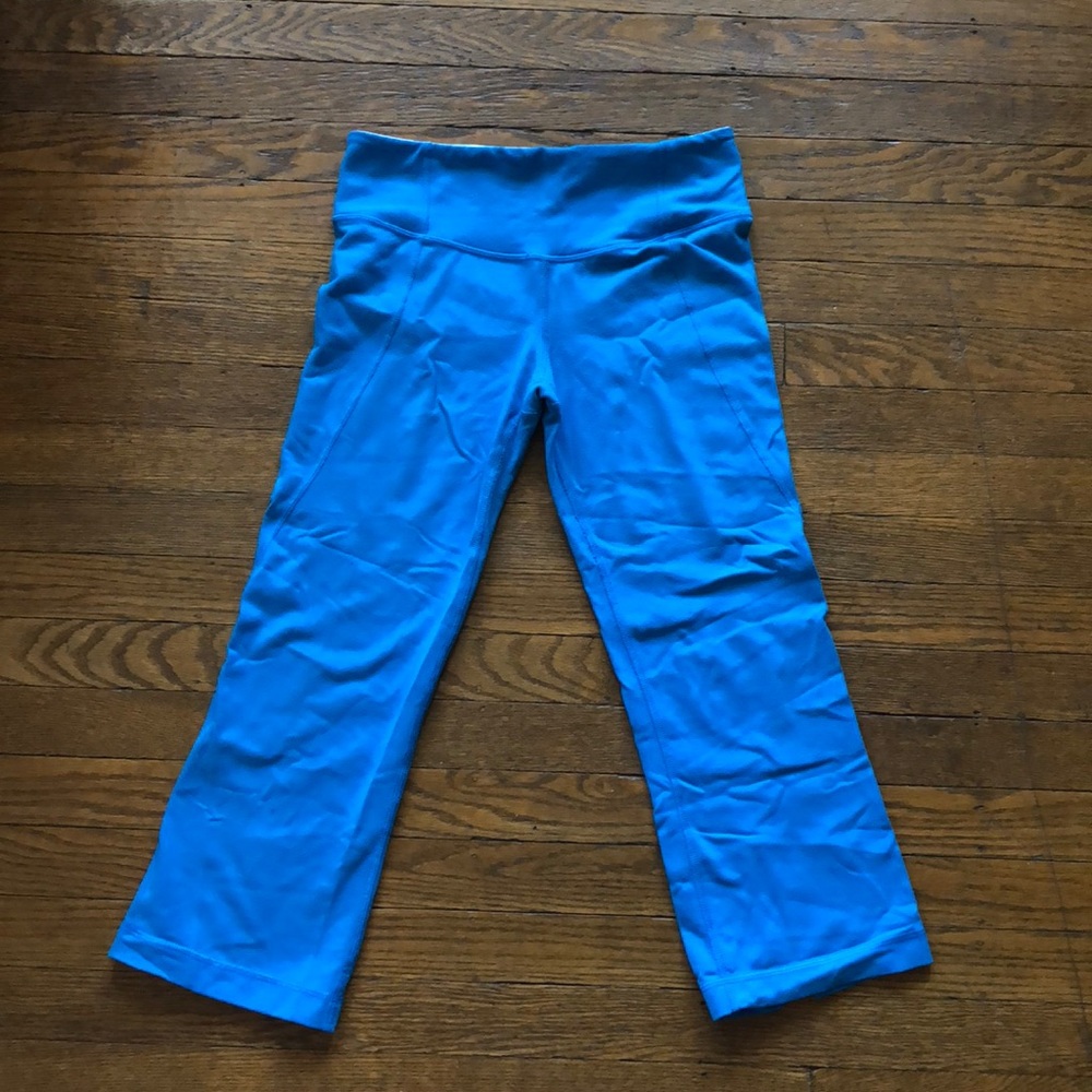 Lululemon sky blue capris, size 4